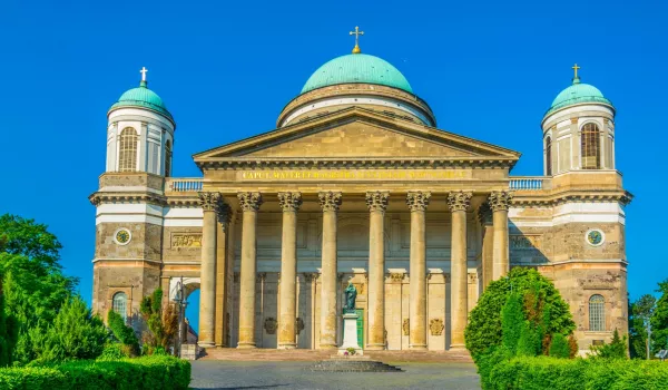 Jour 2 - Basilique d’Esztergom et visite de la ville de Szentendre