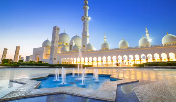 Abou Dabi culturelle : la Grande Mosquée, le Louvre et le palais présidentiel Qasr Al Watan