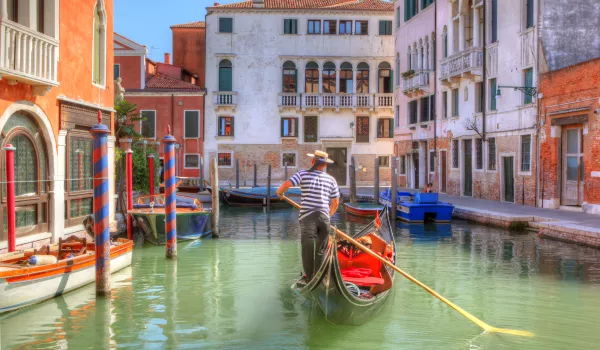 Jour 5 : Venise l Balade en gondole avec musique (excursion optionnelle hors forfait)