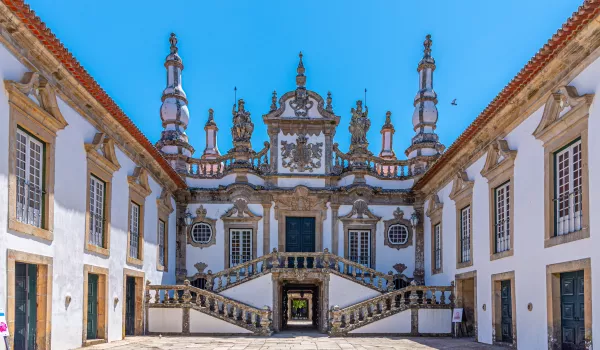 Jour 2 | Vila Real : La Casa de Mateus, joyau baroque au cœur des jardins portugais