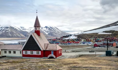 Longyearbyen/Ville de retour*