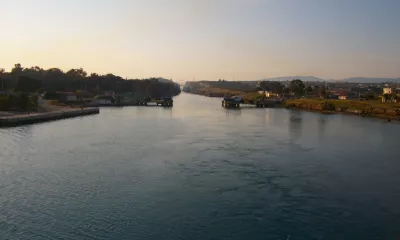 Itea / Passage du canal de Corinthe / Le Pirée 