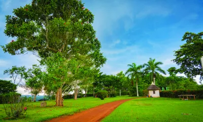 Ville de départ* / Entebbe
