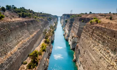 Itea / Passage du canal de Corinthe / Le Pirée 