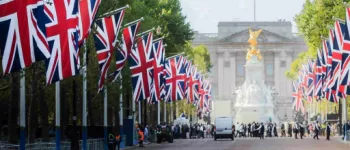 Sur les traces de la Couronne : voyage au cœur de la monarchie britannique