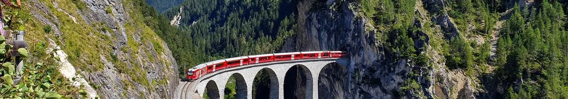 La Suisse en trains panoramiques