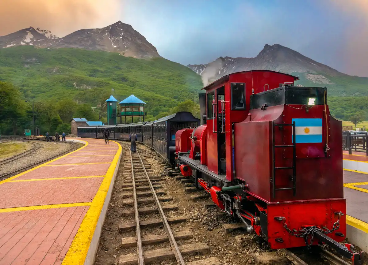 Le train du bout du monde et sa locomotive à vapeur, à l'Estación del Fin del Mundo, près d'Ushuaïa