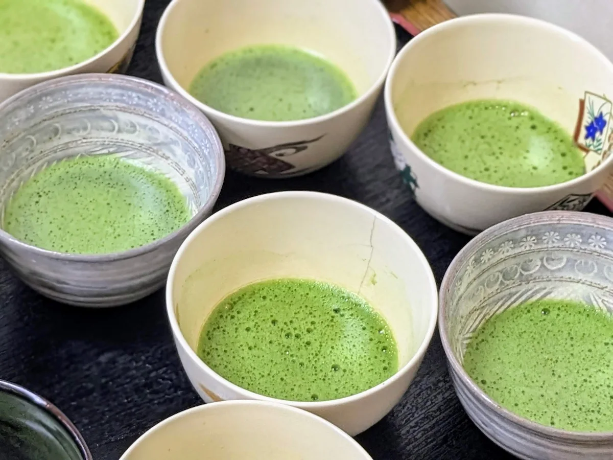 Bols de matcha préparés lors de la cérémonie du thé