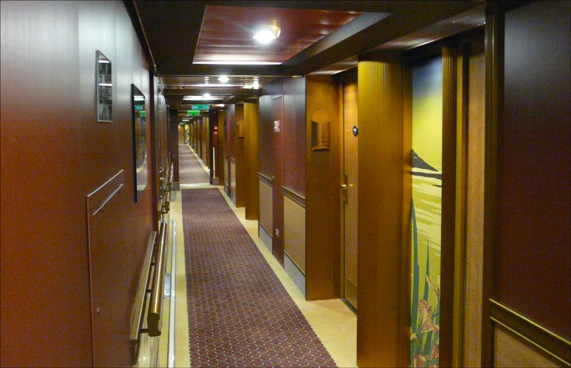 Le couloir d'un grand navire de croisière