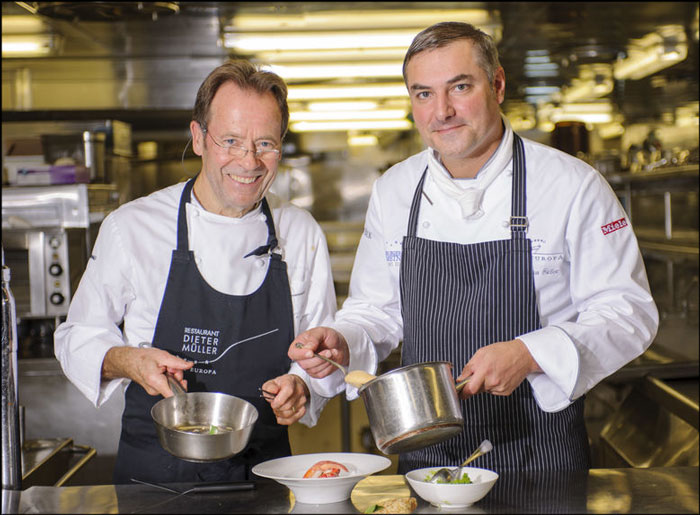 Dieter Muller au travail dans son restaurant de croisière