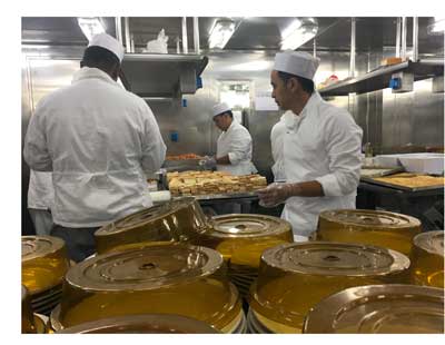 Préparation de repas et collations pour le room service