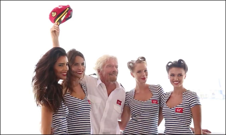 Richard Branson prêt à embarquer en charmante compagnie